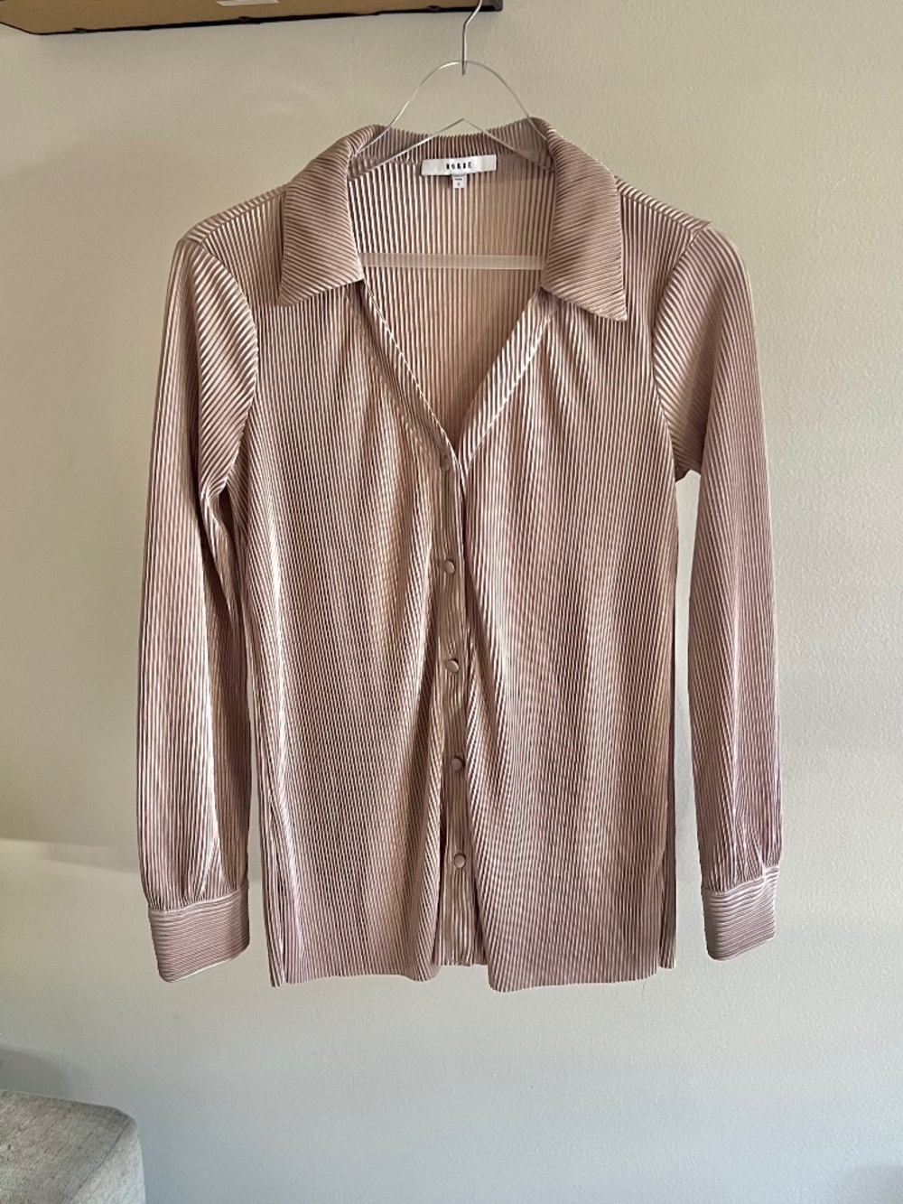 🪞 NWT ro& de Rode ribbed plisse button front v neck cardigan in nude tan mauve